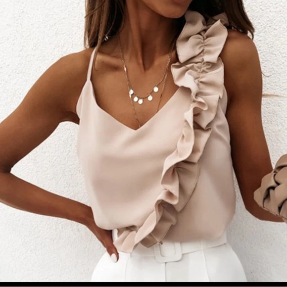 Tops - 🆕 NWOT Ruffled V Neck Blouse Size M